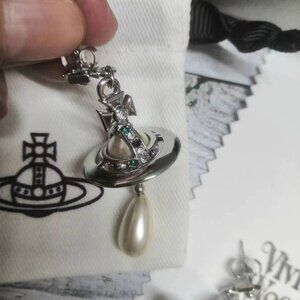Vivienne Westwood Stunning Pearl Earring